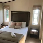 Bramble Lodge With Hot Tub