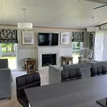 Bramble Lodge With Hot Tub