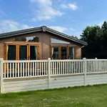 Bramble Lodge With Hot Tub