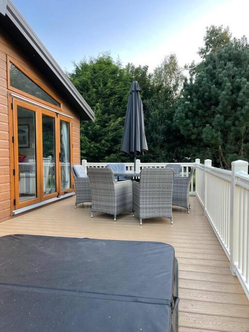 Bramble With Hot Tub Holiday home
