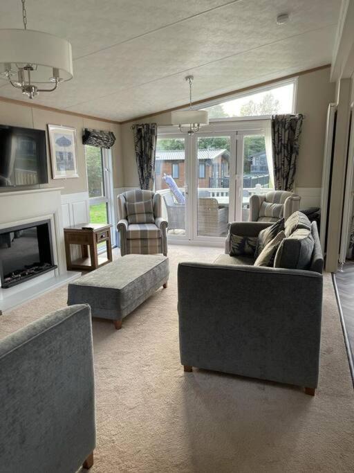 Bramble With Hot Tub Holiday home