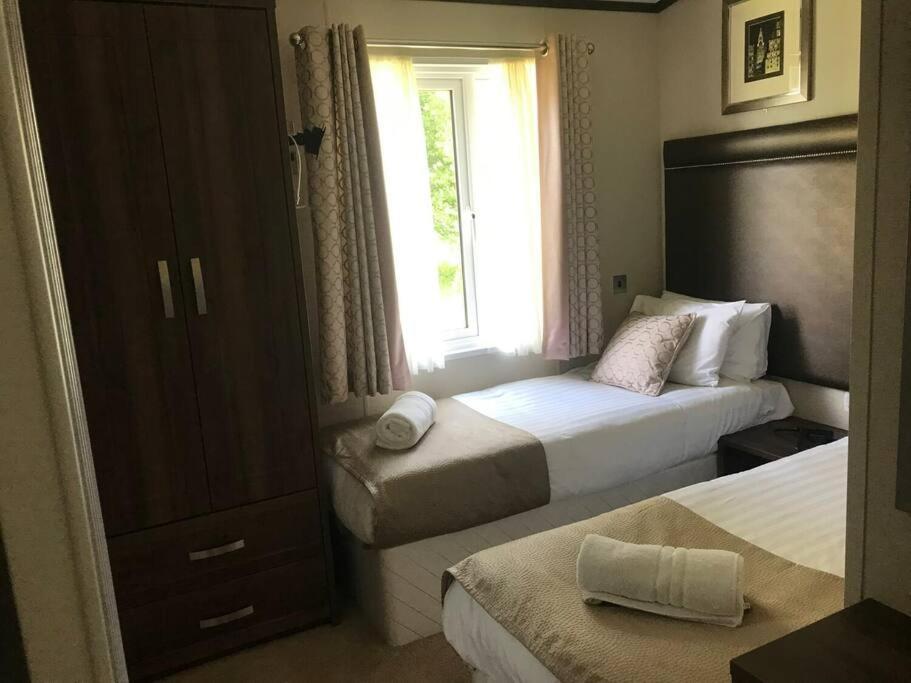 Bramble With Hot Tub Holiday home York